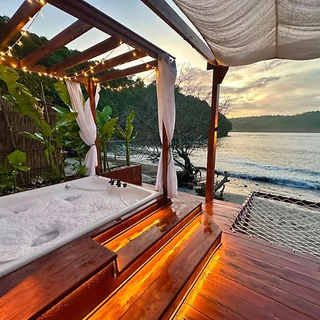 Beachfront Luxury Dome Villas - Gamat Bay Resort นูซาเปอนีดา ภายนอก รูปภาพ