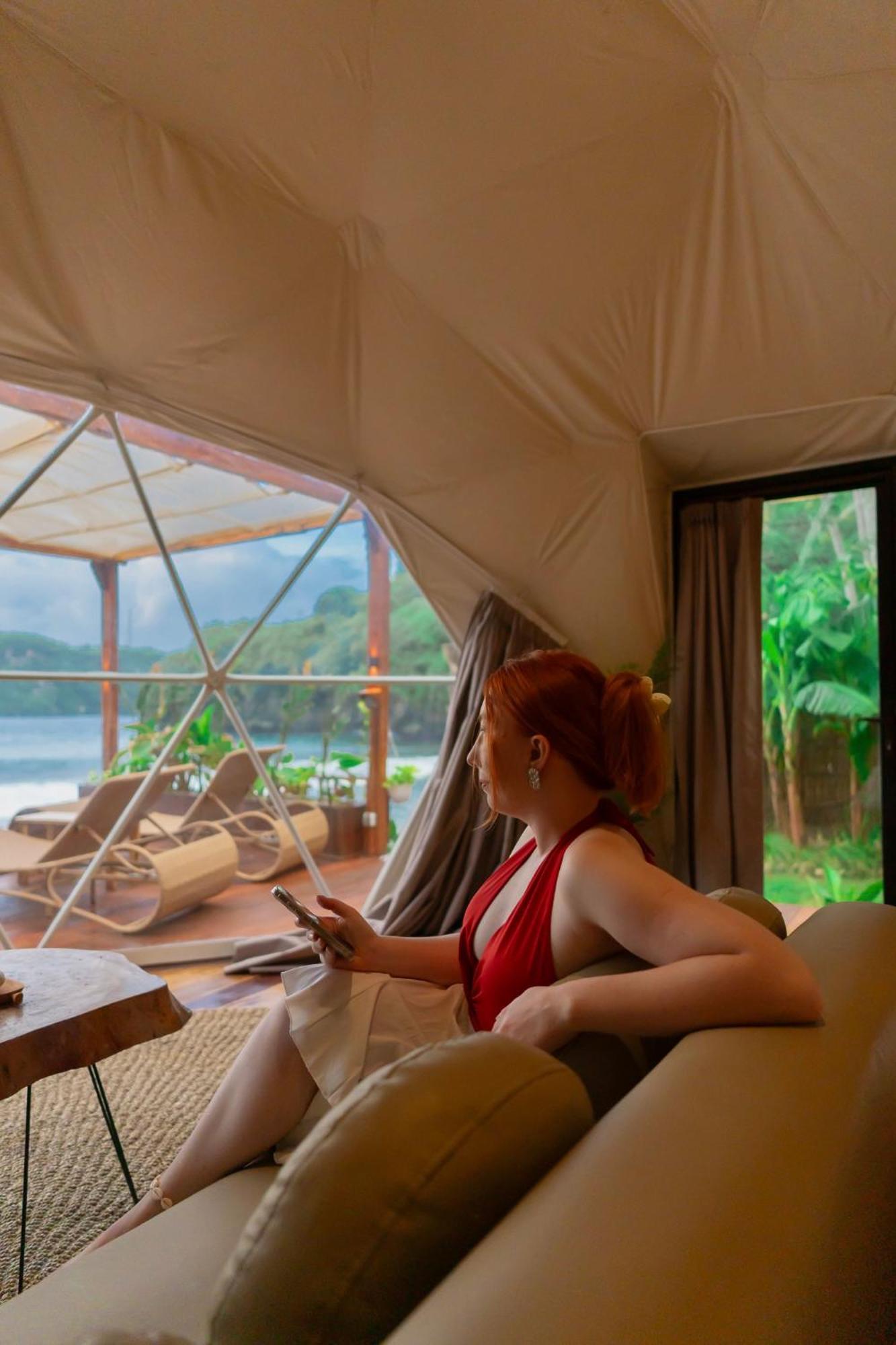 Beachfront Luxury Dome Villas - Gamat Bay Resort นูซาเปอนีดา ภายนอก รูปภาพ