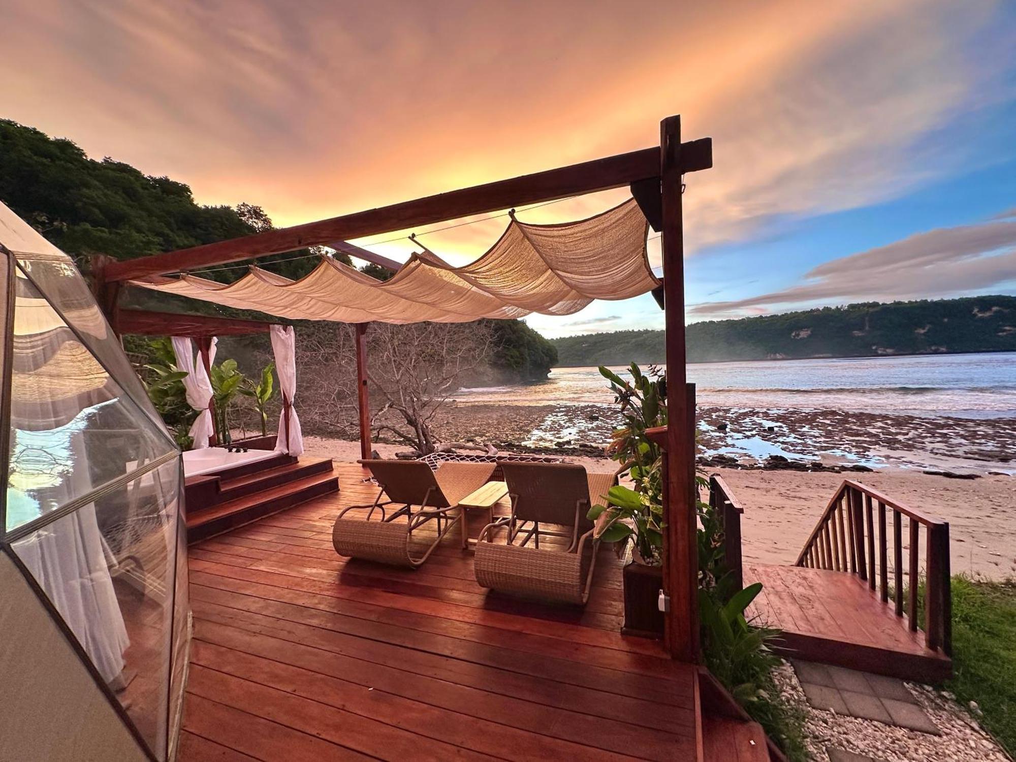 Beachfront Luxury Dome Villas - Gamat Bay Resort นูซาเปอนีดา ภายนอก รูปภาพ