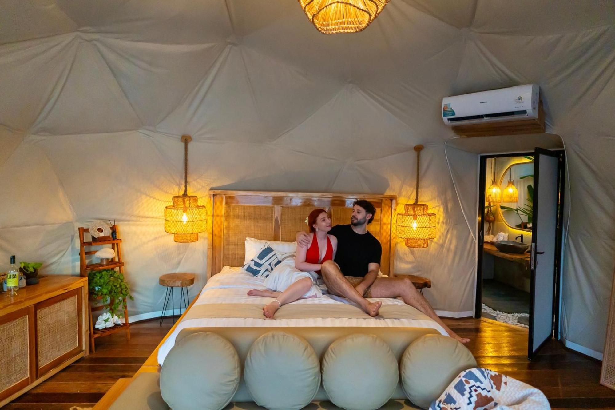 Beachfront Luxury Dome Villas - Gamat Bay Resort นูซาเปอนีดา ภายนอก รูปภาพ