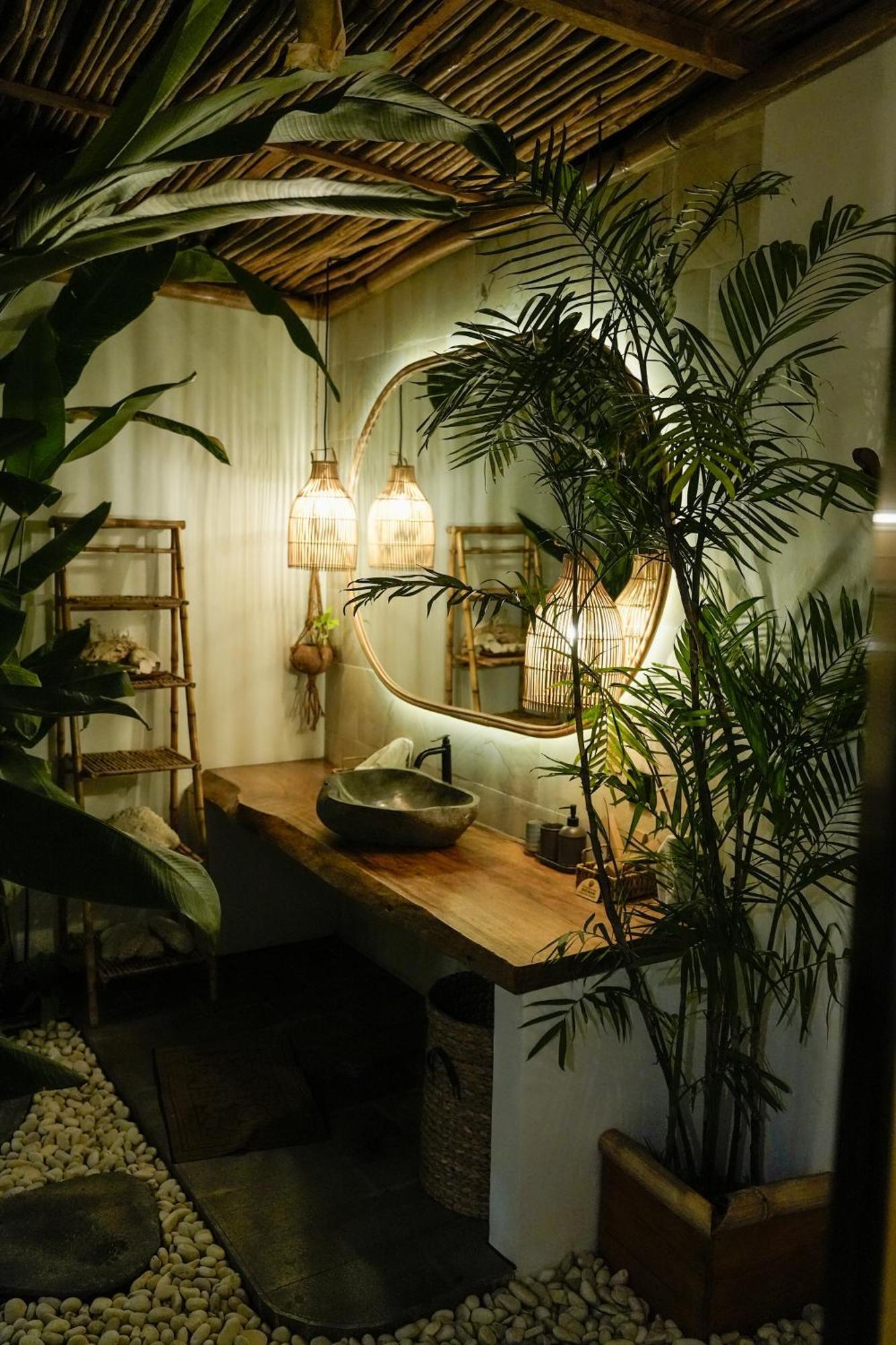Beachfront Luxury Dome Villas - Gamat Bay Resort นูซาเปอนีดา ภายนอก รูปภาพ