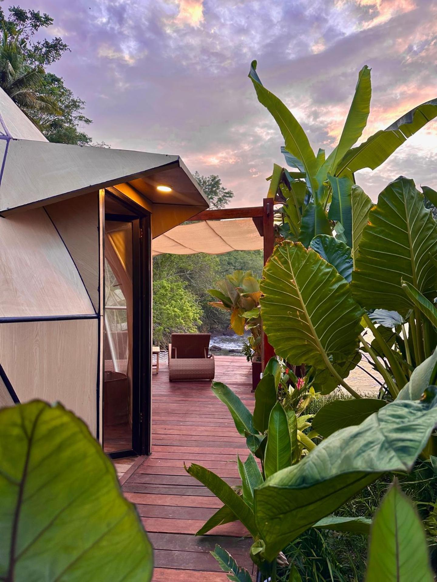 Beachfront Luxury Dome Villas - Gamat Bay Resort นูซาเปอนีดา ห้อง รูปภาพ